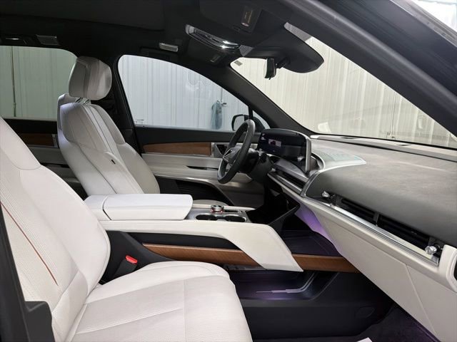 Certified 2026 Cadillac Vistiq Luxury image 26