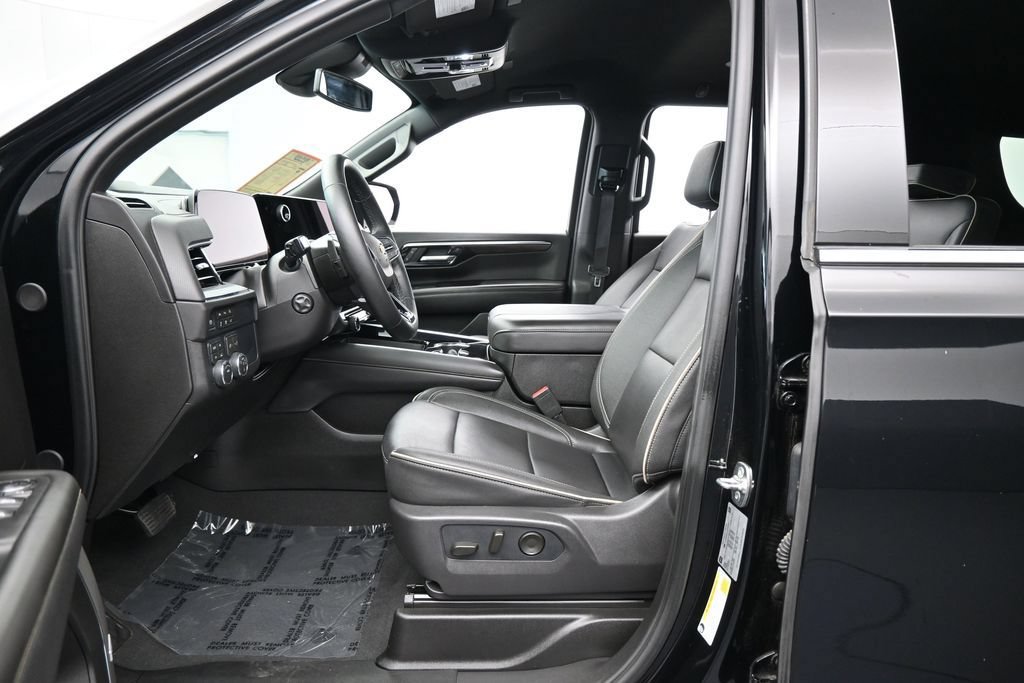 Used 2026 Chevrolet Suburban Premier AWD/4WD image 11