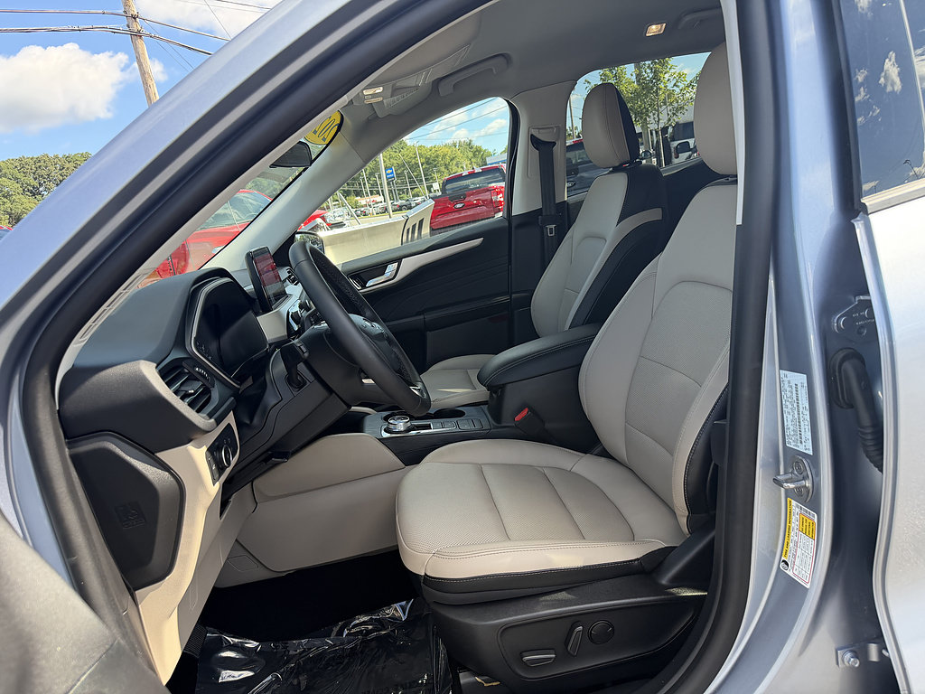 Certified 2022 Ford Escape SEL AWD/4WD image 13