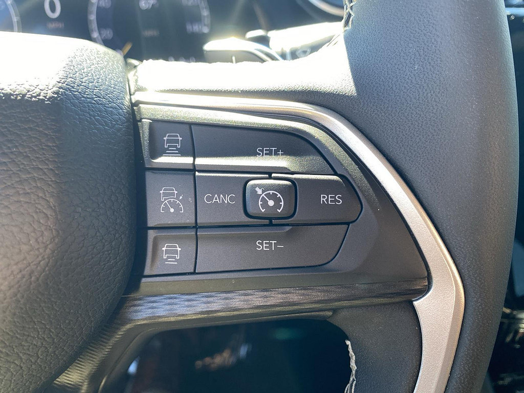 Used 2024 Jeep Grand Cherokee L Altitude AWD/4WD image 30