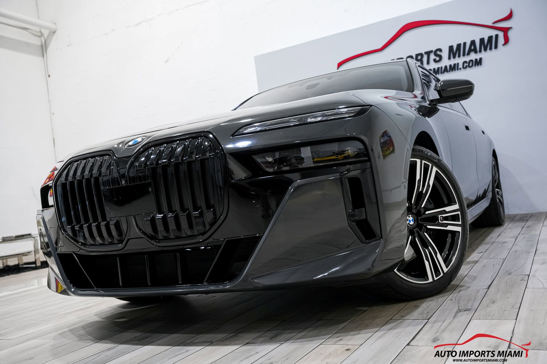 Used 2023 BMW 760i xDrive w/ Executive Package AWD/4WD image 2