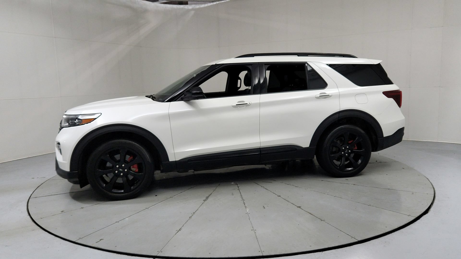 Used 2021 Ford Explorer ST w/ Equipment Group 401A AWD/4WD image 2