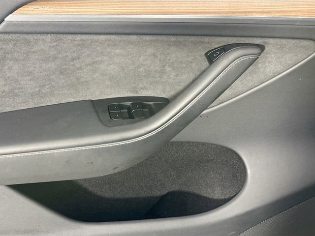 Used 2025 Tesla Model Y Long Range AWD/4WD image 21