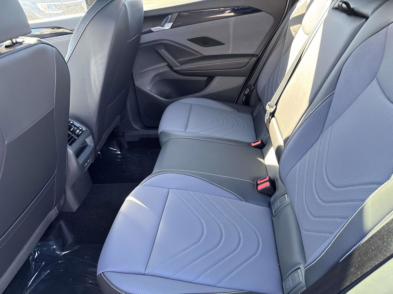 New 2026 Volkswagen Tiguan SE R-Line FWD image 11