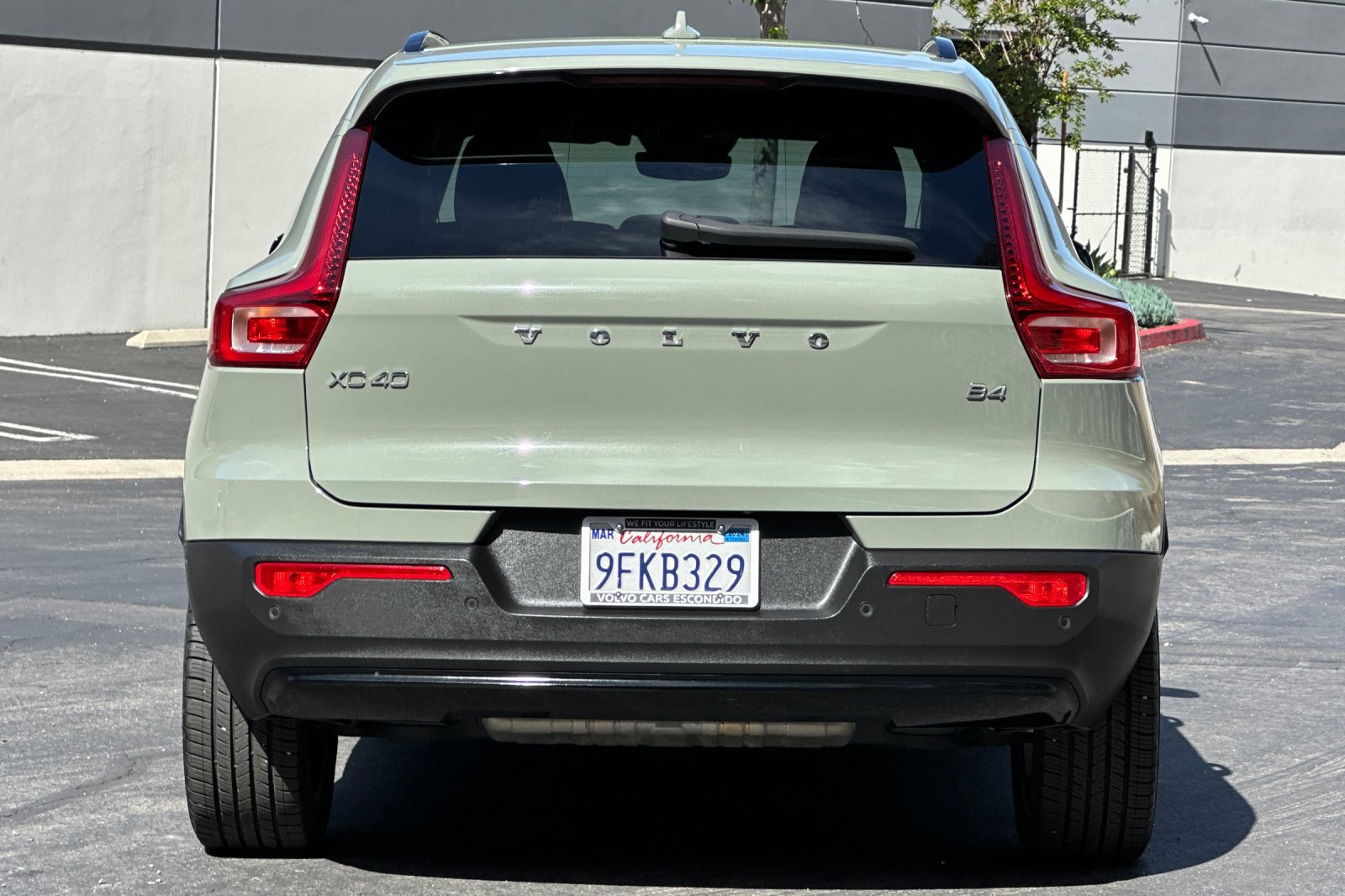 Used 2023 Volvo XC40 B4 Ultimate FWD image 5
