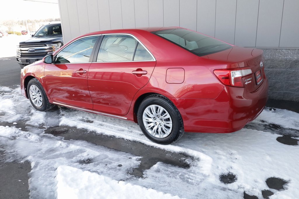 Used 2013 Toyota Camry LE image 6