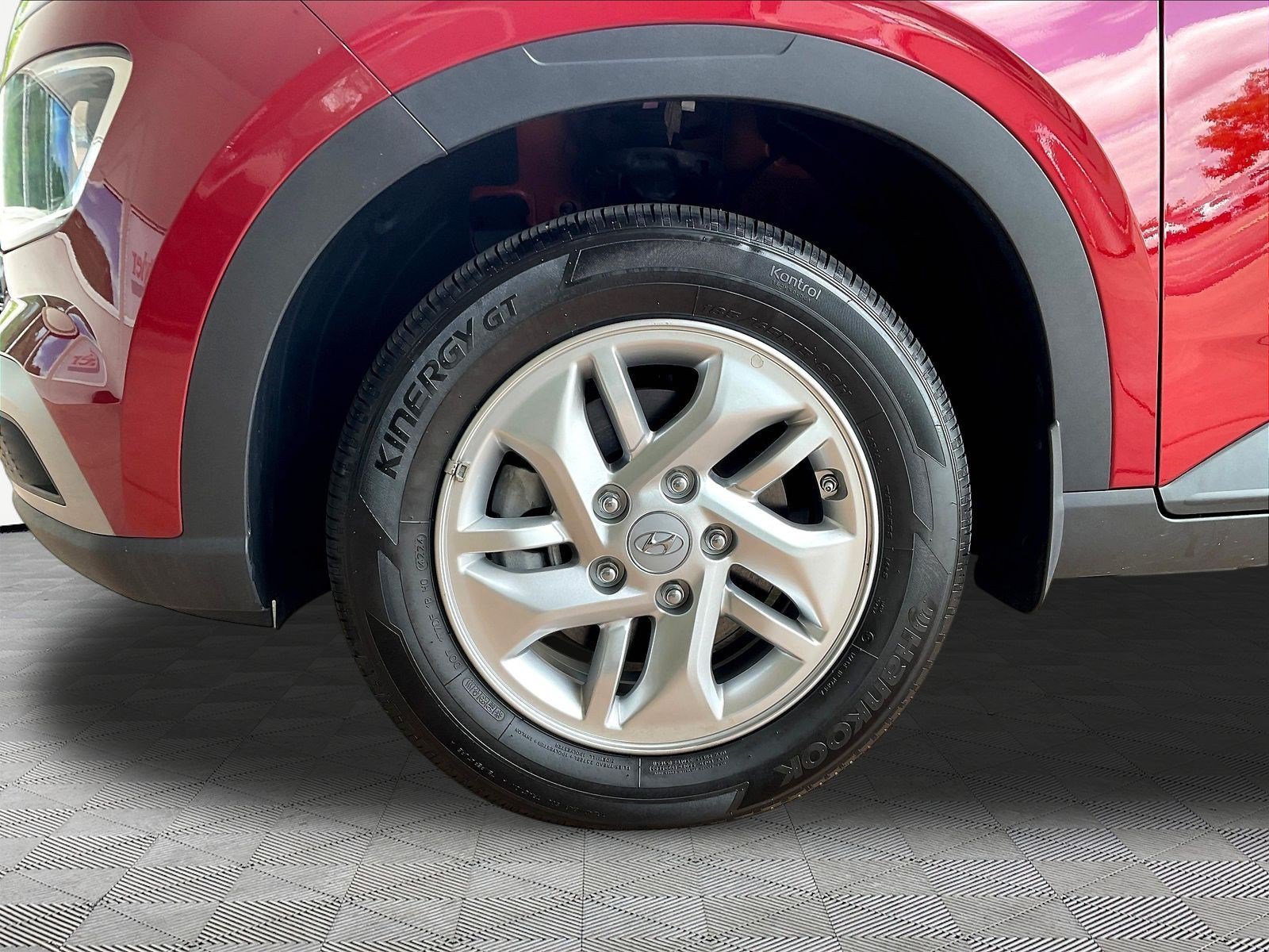 Used 2025 Hyundai Venue SE FWD image 29