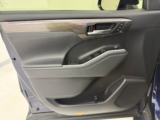 Used 2021 Toyota Highlander Limited FWD image 29