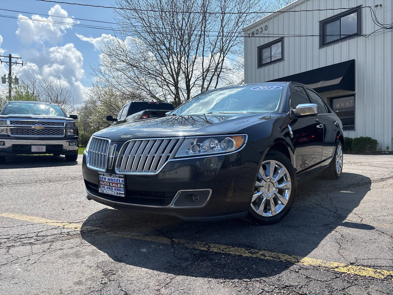 Used 2012 Lincoln MKZ FWD image 1