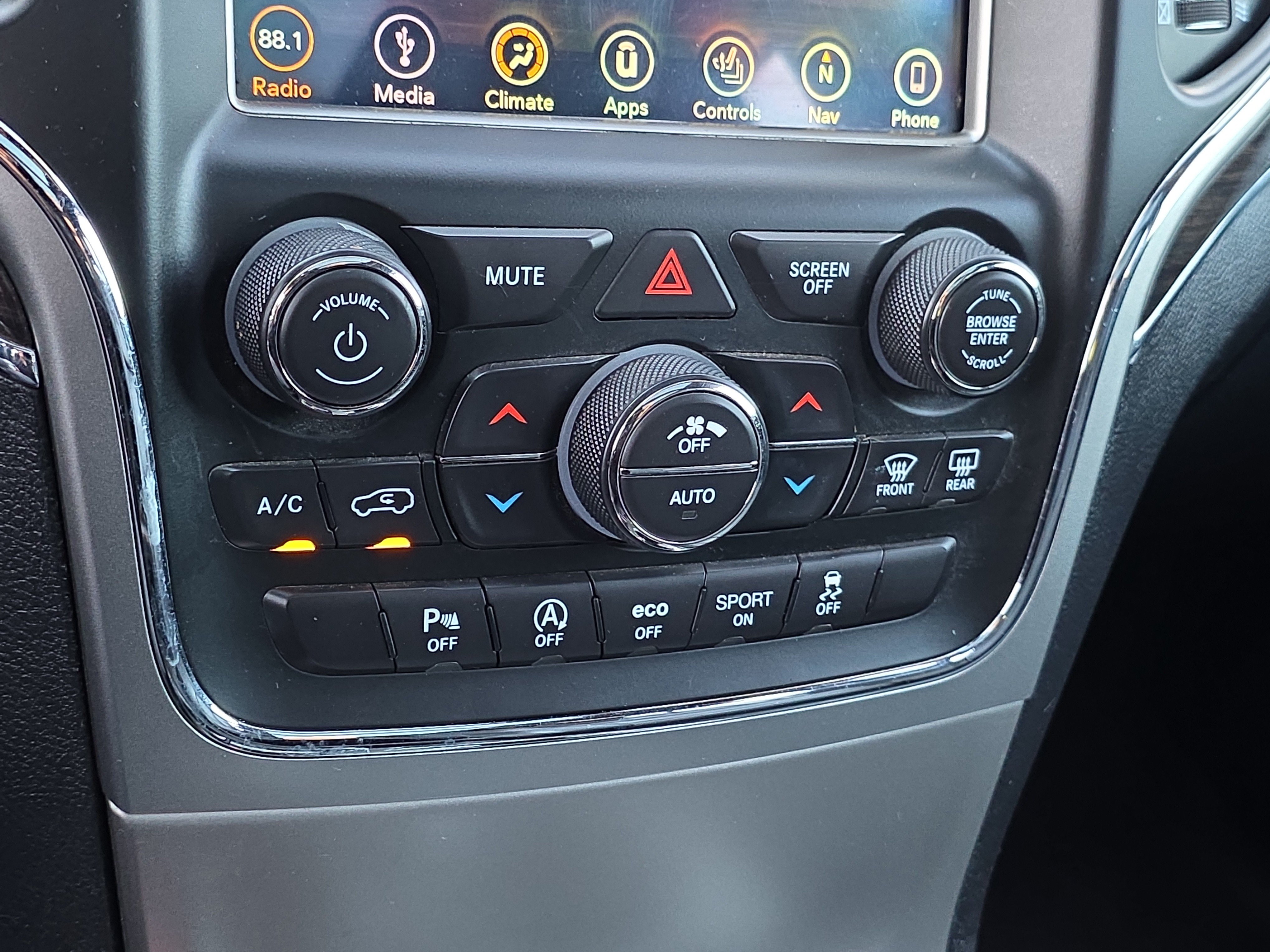 Used 2018 Jeep Grand Cherokee Overland AWD/4WD image 19