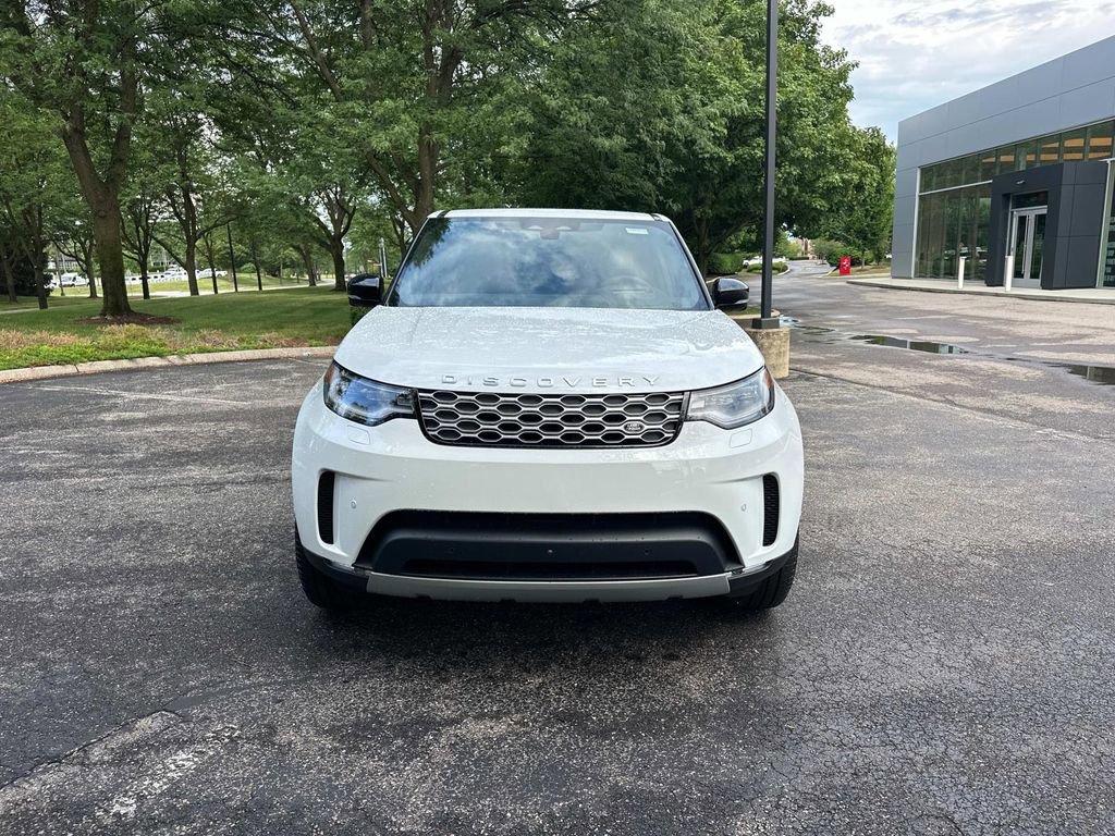 New 2025 Land Rover Discovery S image 2
