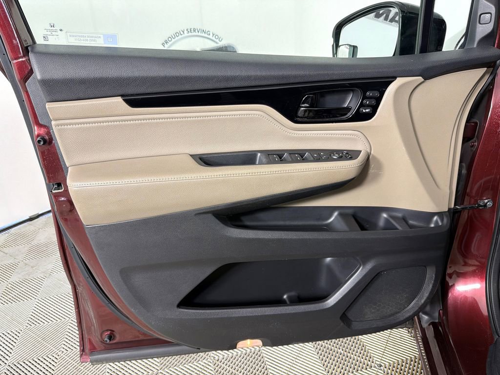 Used 2018 Honda Odyssey Elite image 11