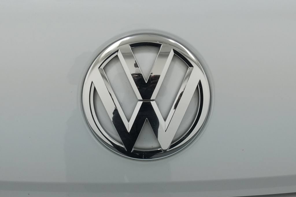 Used 2018 Volkswagen Beetle 2.0T SE FWD image 12