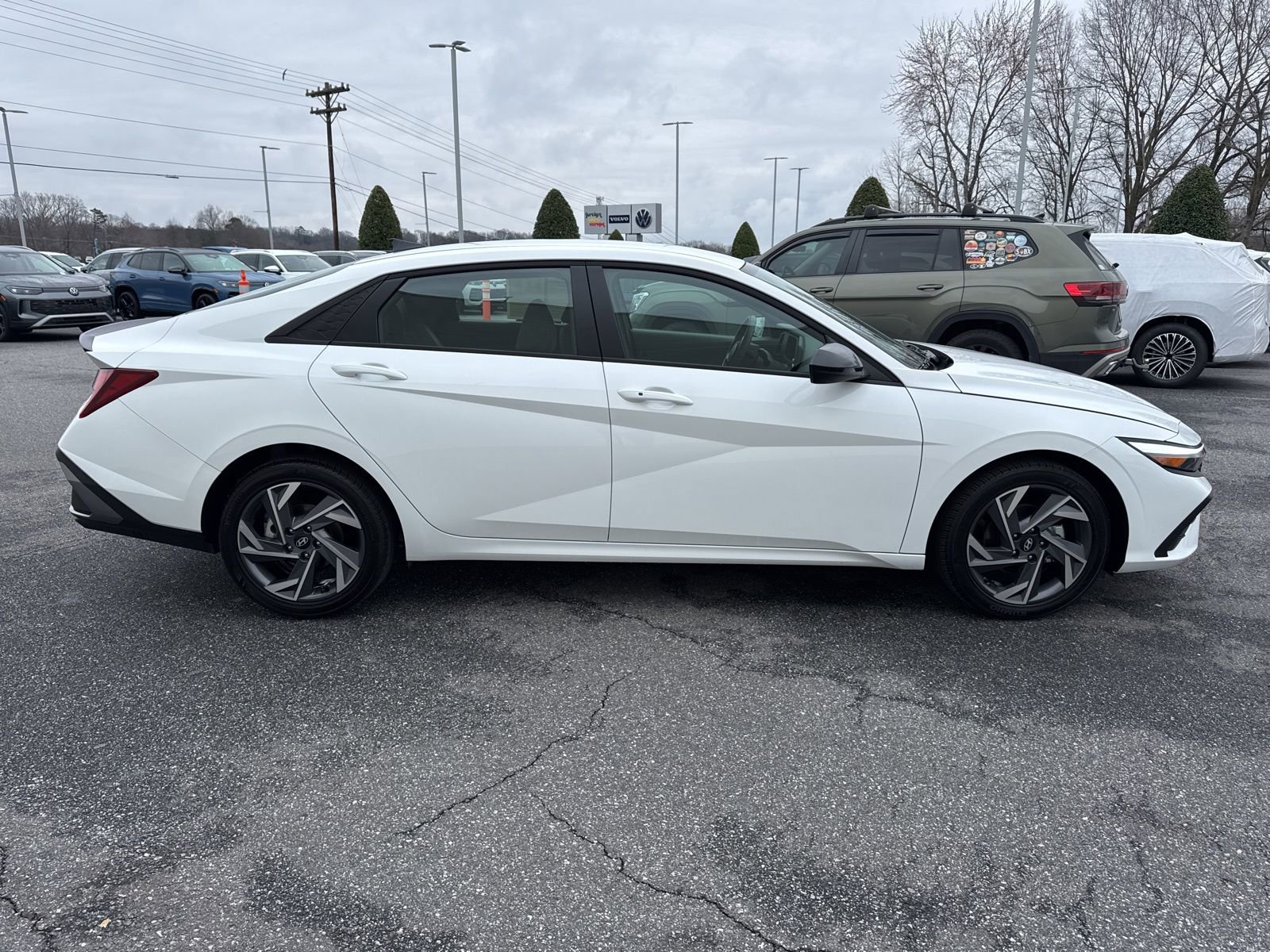 Certified 2025 Hyundai Elantra Sport image 8