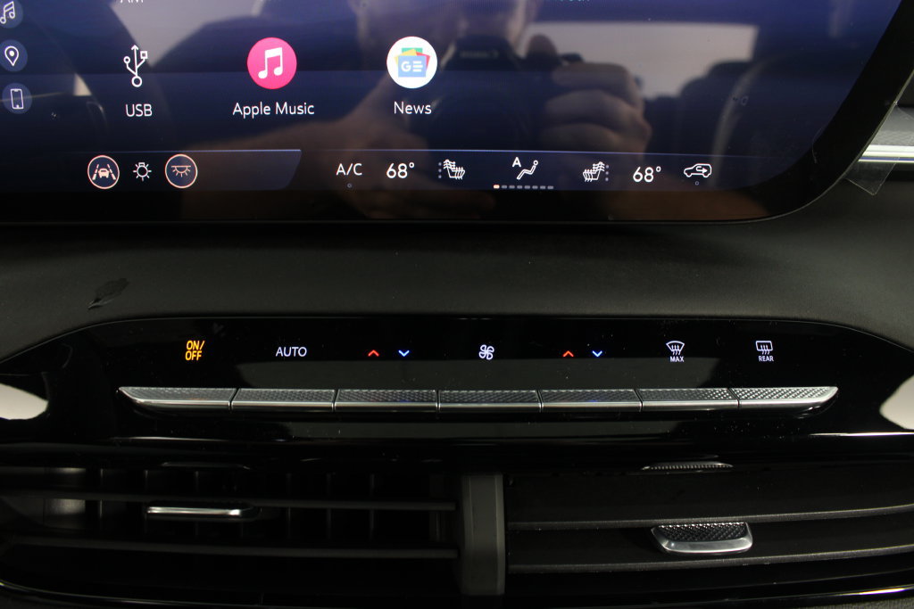 New 2027 Buick Enclave Sport Touring w/ Power Package FWD image 8