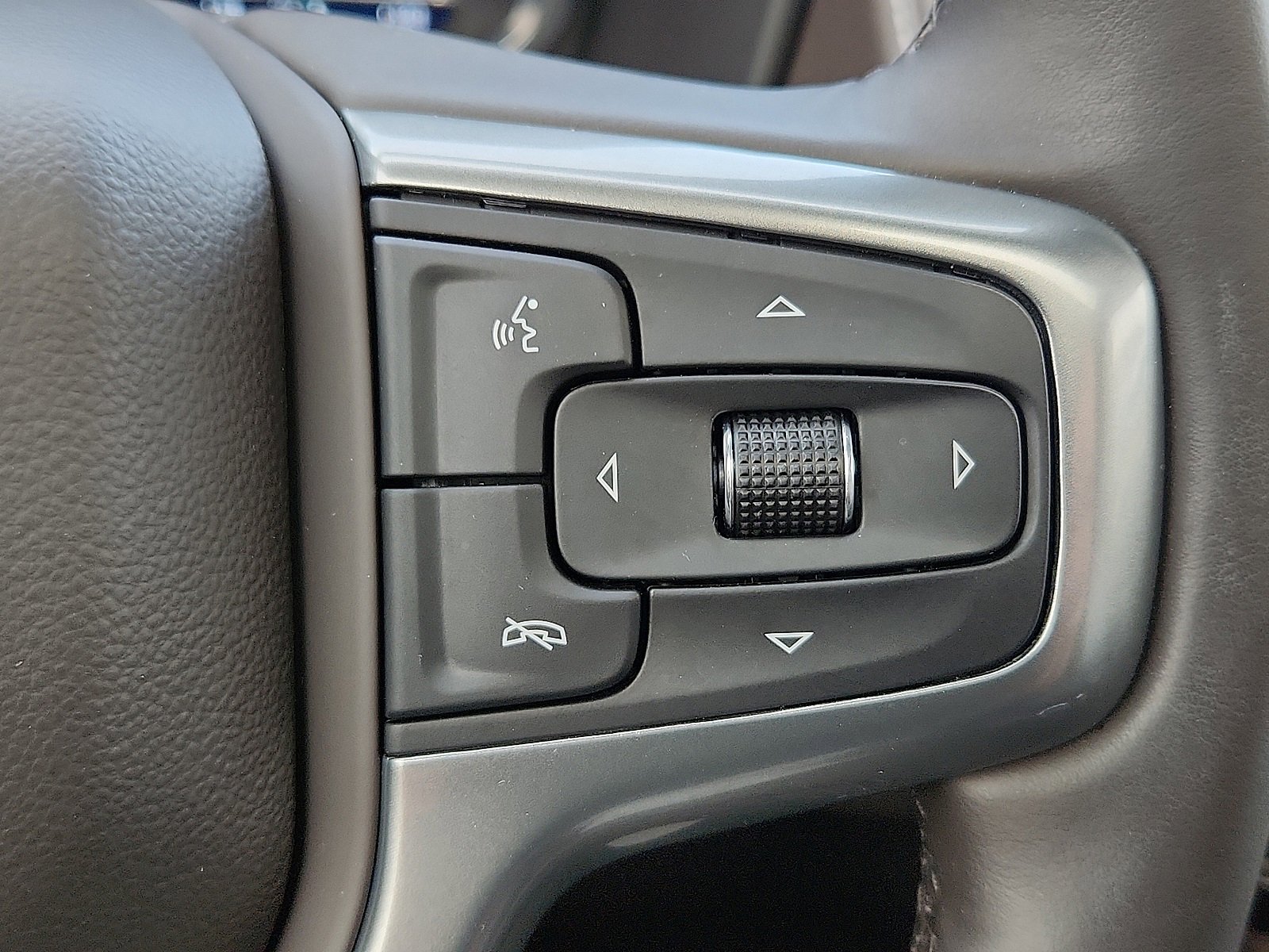 Used 2024 Chevrolet Tahoe Z71 w/ Off-Road Capability Package image 18