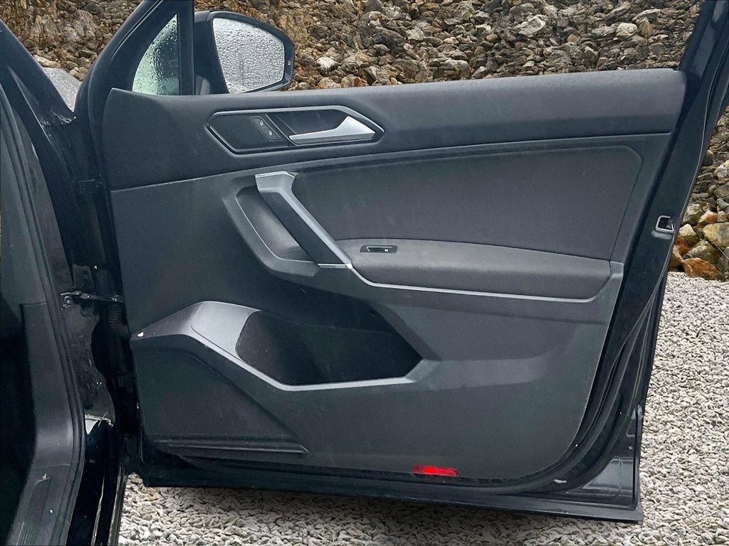 Used 2018 Volkswagen Tiguan S image 22