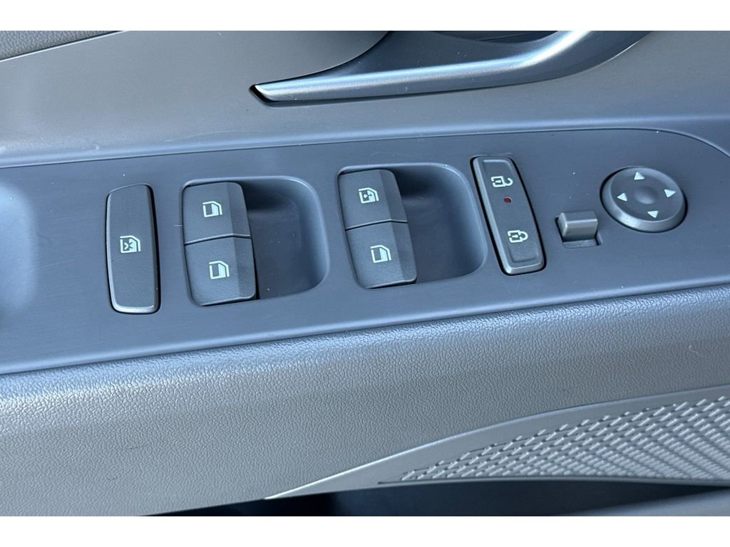 Used 2024 Hyundai Elantra SEL image 12