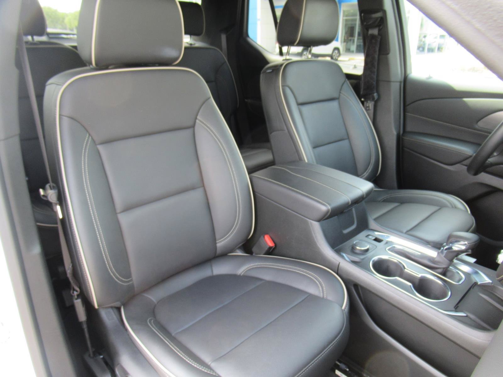 Used 2023 Chevrolet Traverse Premier w/ Redline Edition FWD image 10