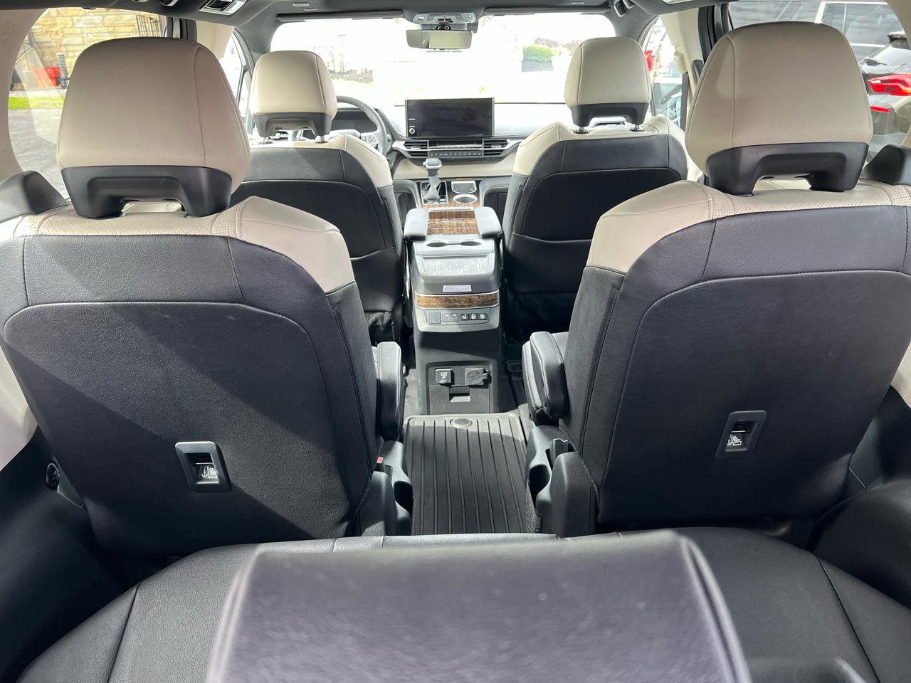 Used 2025 Toyota Sienna Platinum image 17