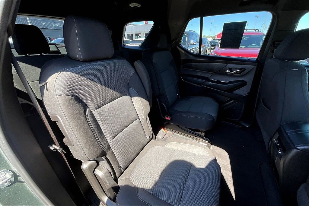 Used 2022 Chevrolet Traverse LT image 36