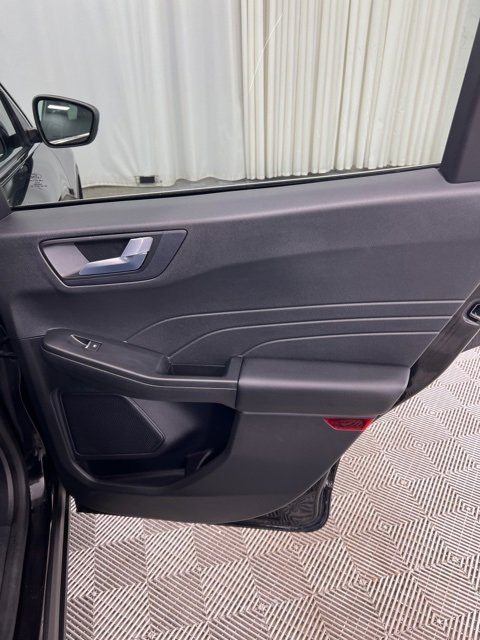 Used 2022 Ford Escape Titanium w/ Class II Trailer Tow Package image 18