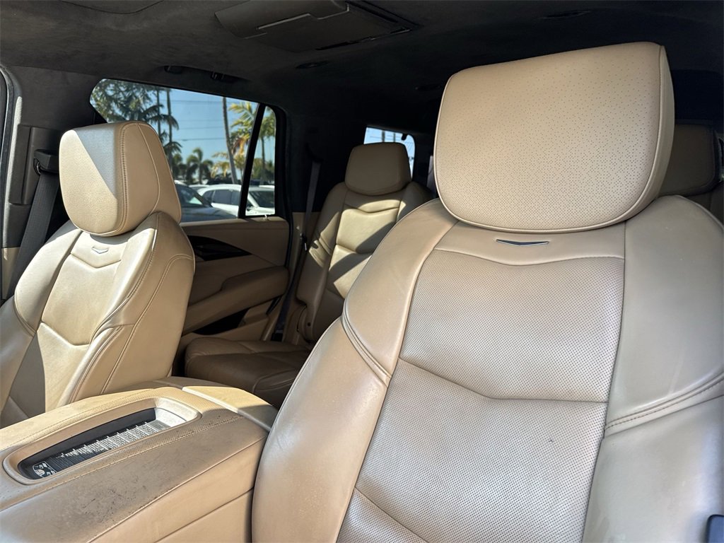 Used 2019 Cadillac Escalade Platinum w/ Escalade Sport Edition image 43