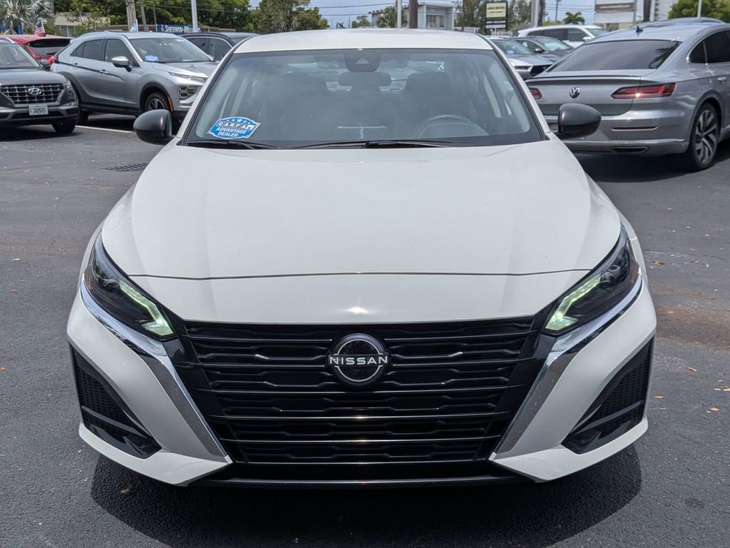 Used 2025 Nissan Altima 2.5 SV FWD image 2
