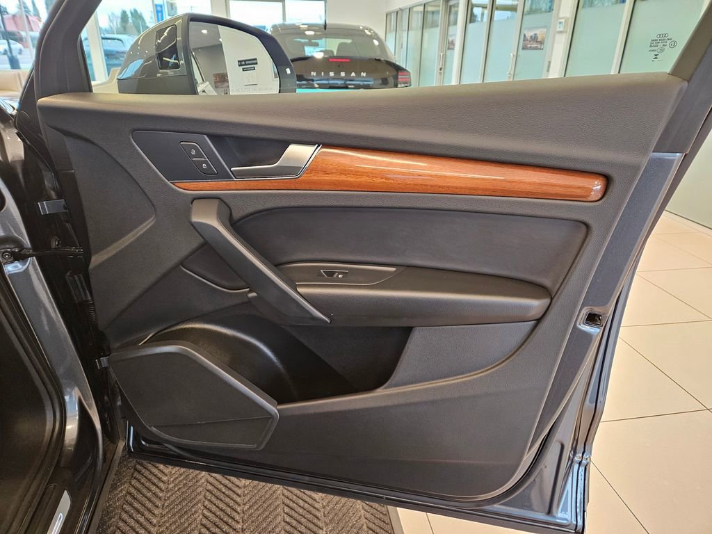 Used 2023 Audi Q5 2.0T Premium w/ Convenience Package image 24