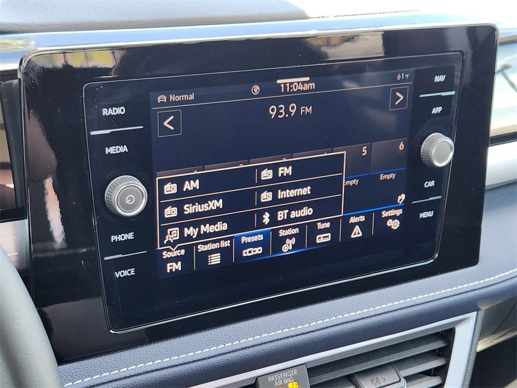 New 2025 Volkswagen Taos SEL image 10