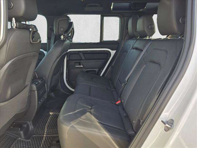 Used 2025 Land Rover Defender 110 X-Dynamic SE AWD/4WD image 19