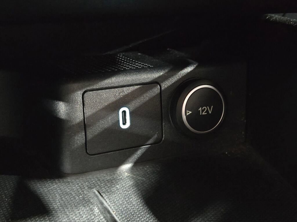 Used 2020 Ford Escape SE image 30