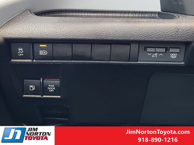 Used 2026 Toyota Sienna XLE FWD image 22