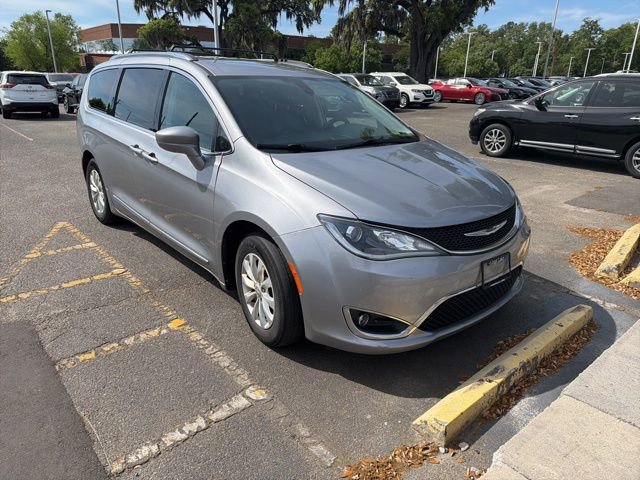 Used 2019 Chrysler Pacifica Touring-L image 7