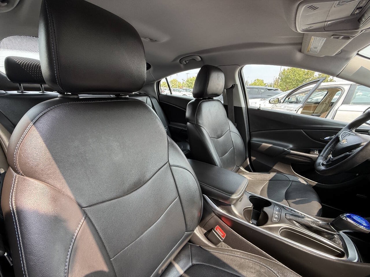 Used 2018 Chevrolet Volt Premier w/ Driver Confidence Package FWD image 21