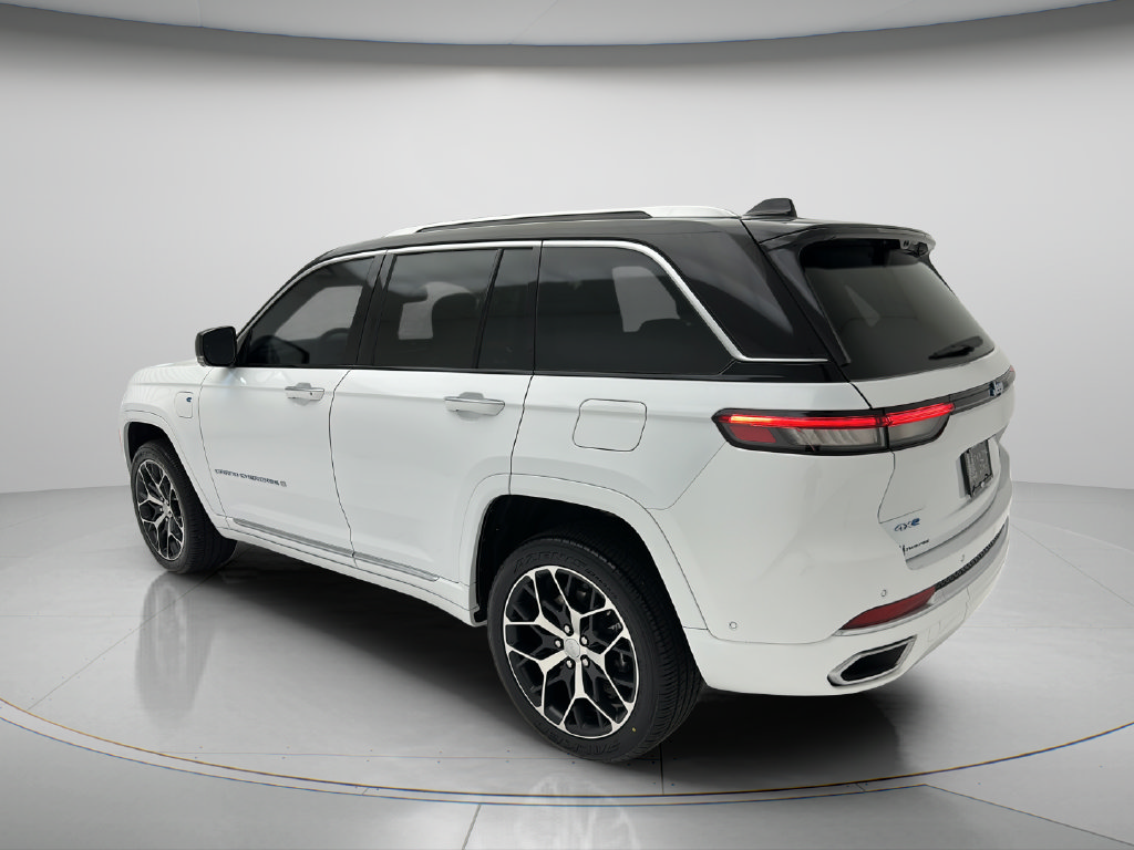 Used 2023 Jeep Grand Cherokee Summit AWD/4WD image 4