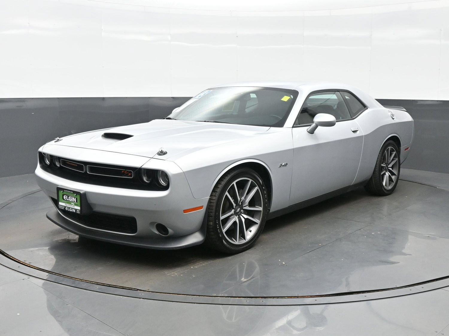 Used 2023 Dodge Challenger R/T RWD image 2