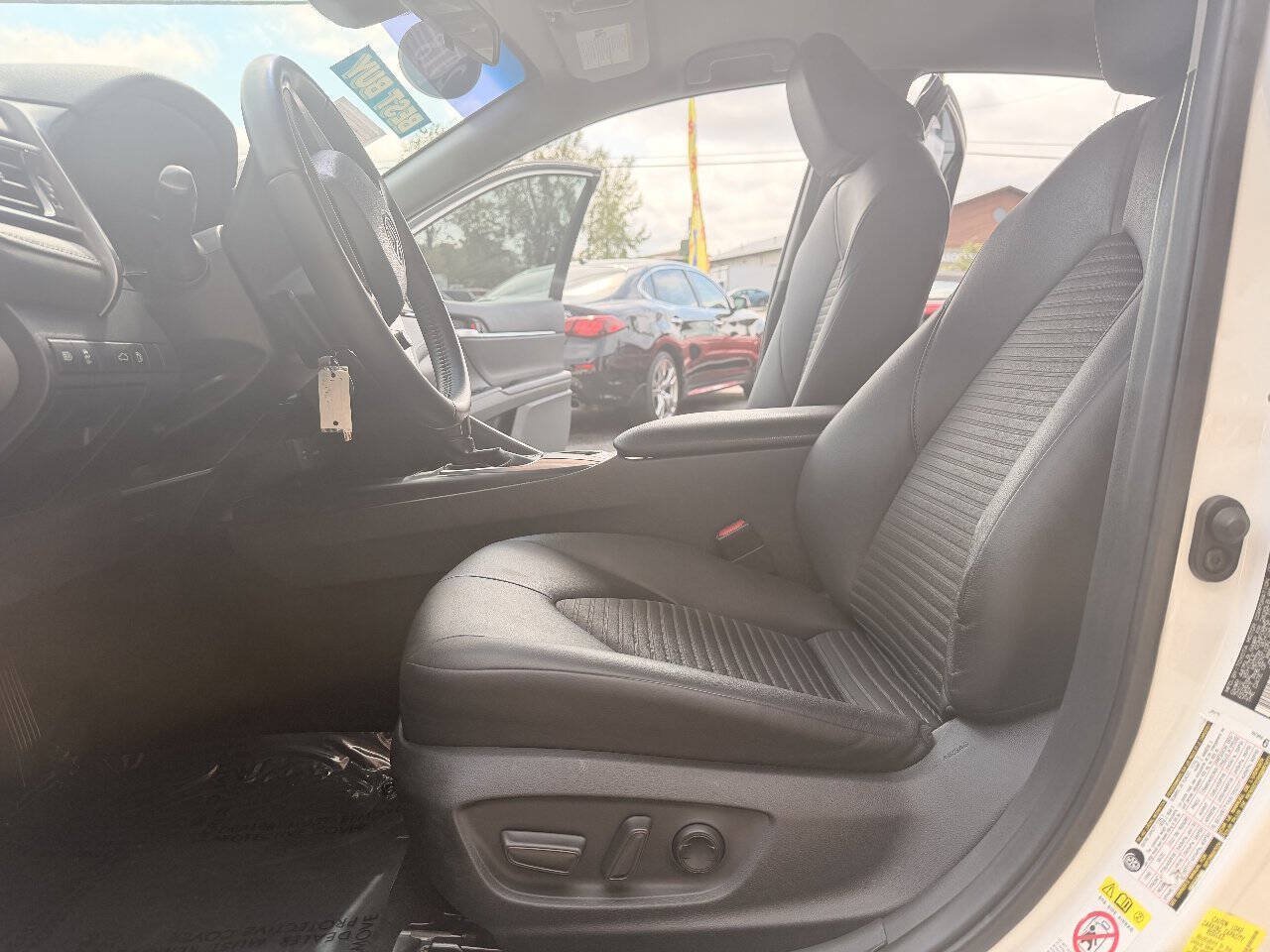 Used 2018 Toyota Camry SE FWD image 9