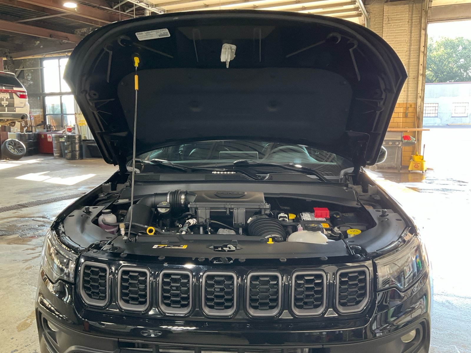 Used 2025 Jeep Compass Latitude w/ Altitude Special Edition AWD/4WD image 31