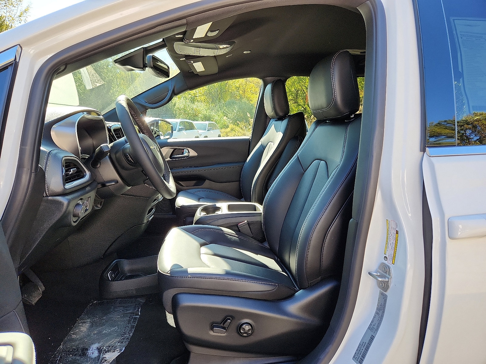 New 2026 Chrysler Pacifica Select image 9