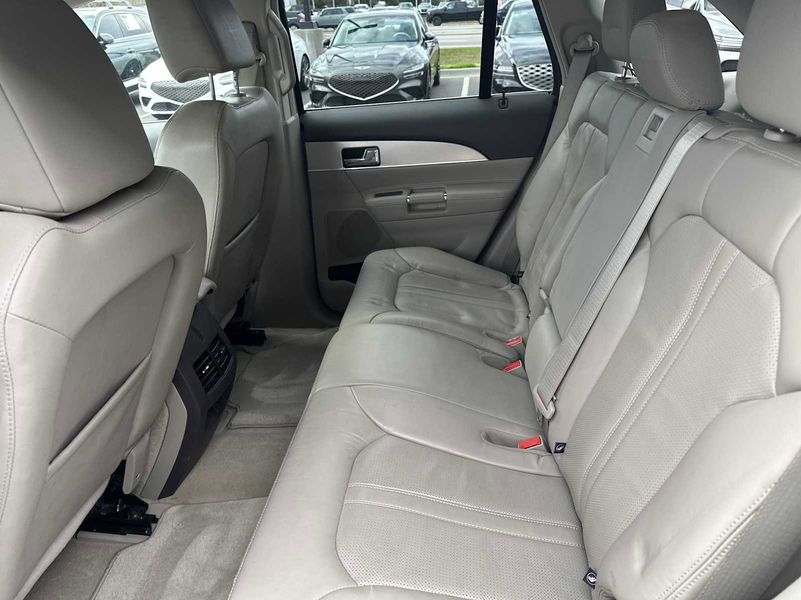 Used 2012 Lincoln MKX FWD w/ Class II Trailer Tow Pkg image 24