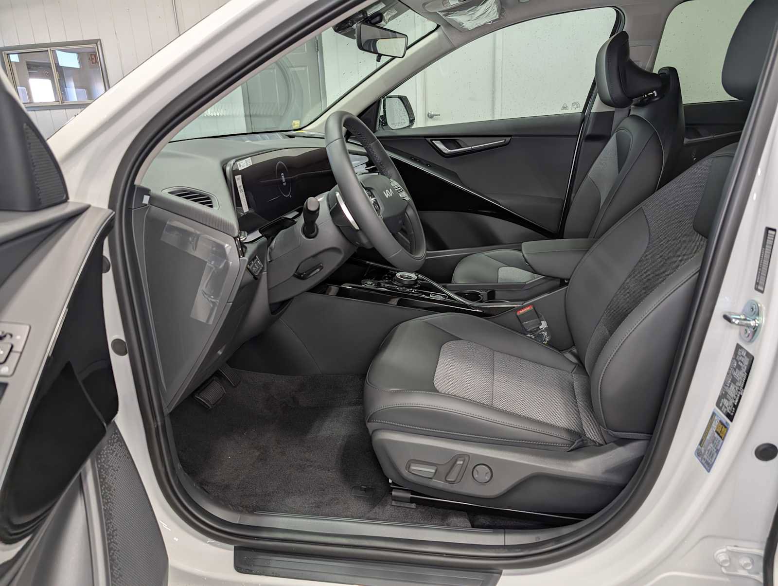 New 2025 Kia Niro Wind image 4