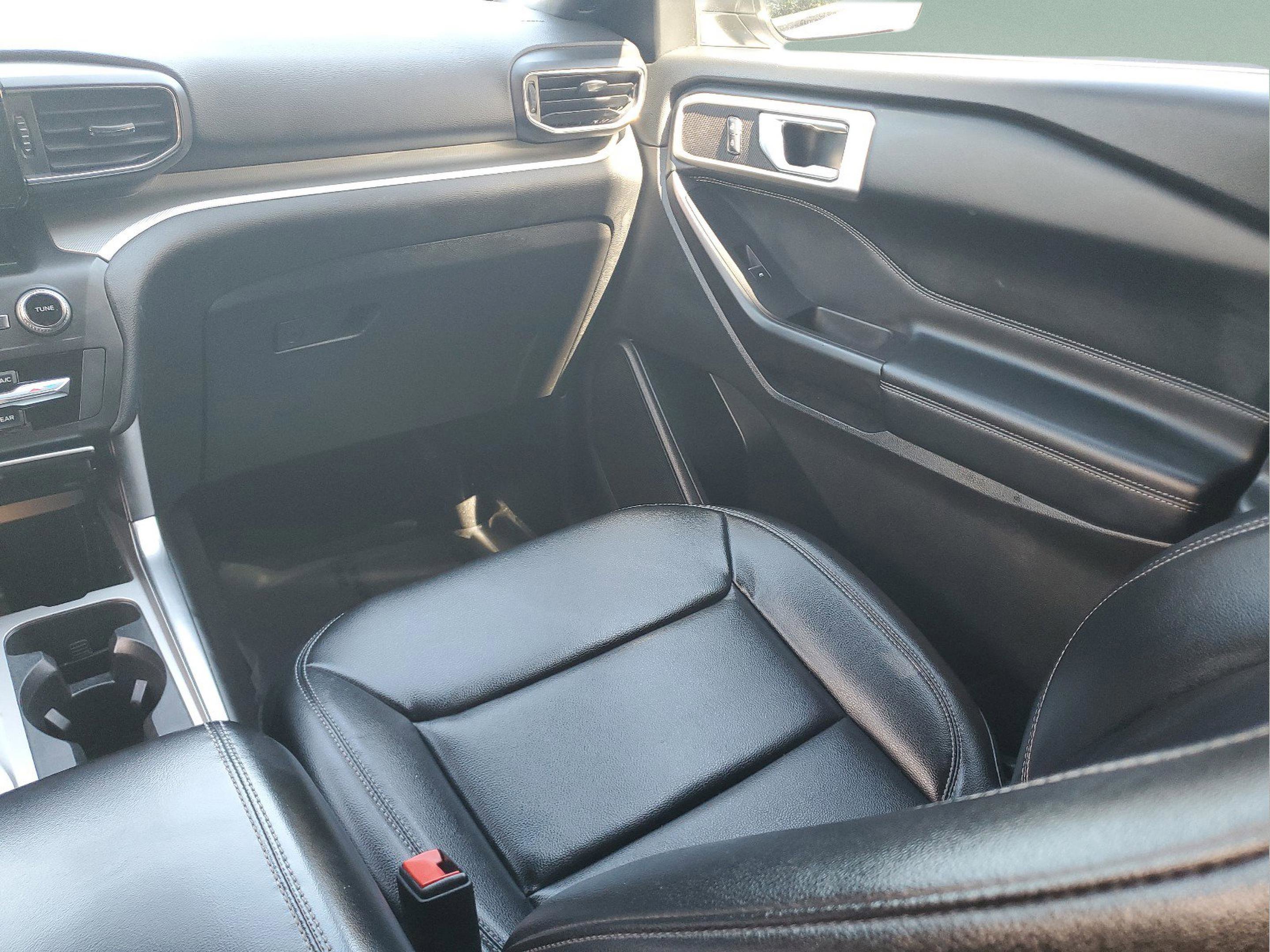 Used 2020 Ford Explorer XLT w/ Equipment Group 202A image 16