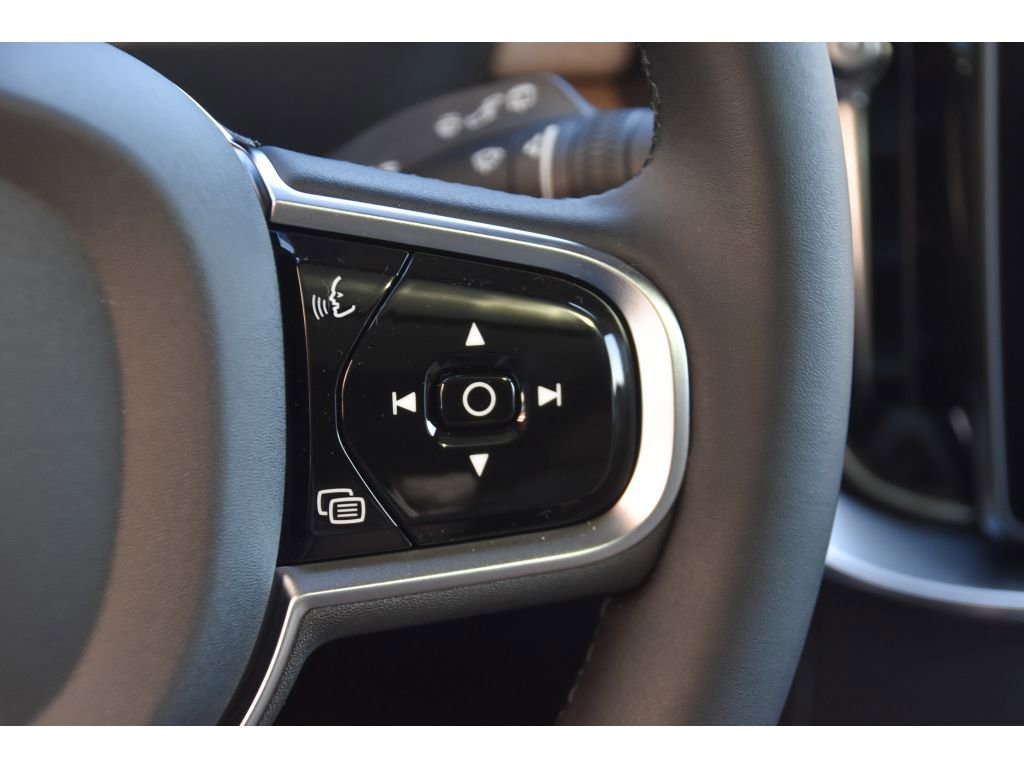 New 2026 Volvo XC90 B6 Plus w/ Protection Package Premier image 35