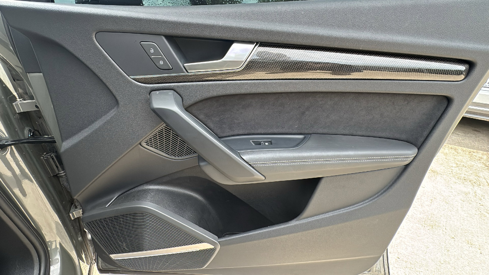 Used 2024 Audi SQ5 Prestige image 30