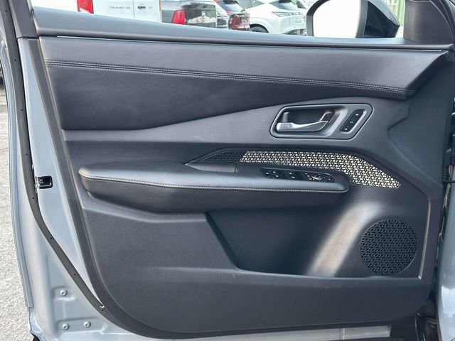 Used 2023 Nissan Ariya AWD image 12