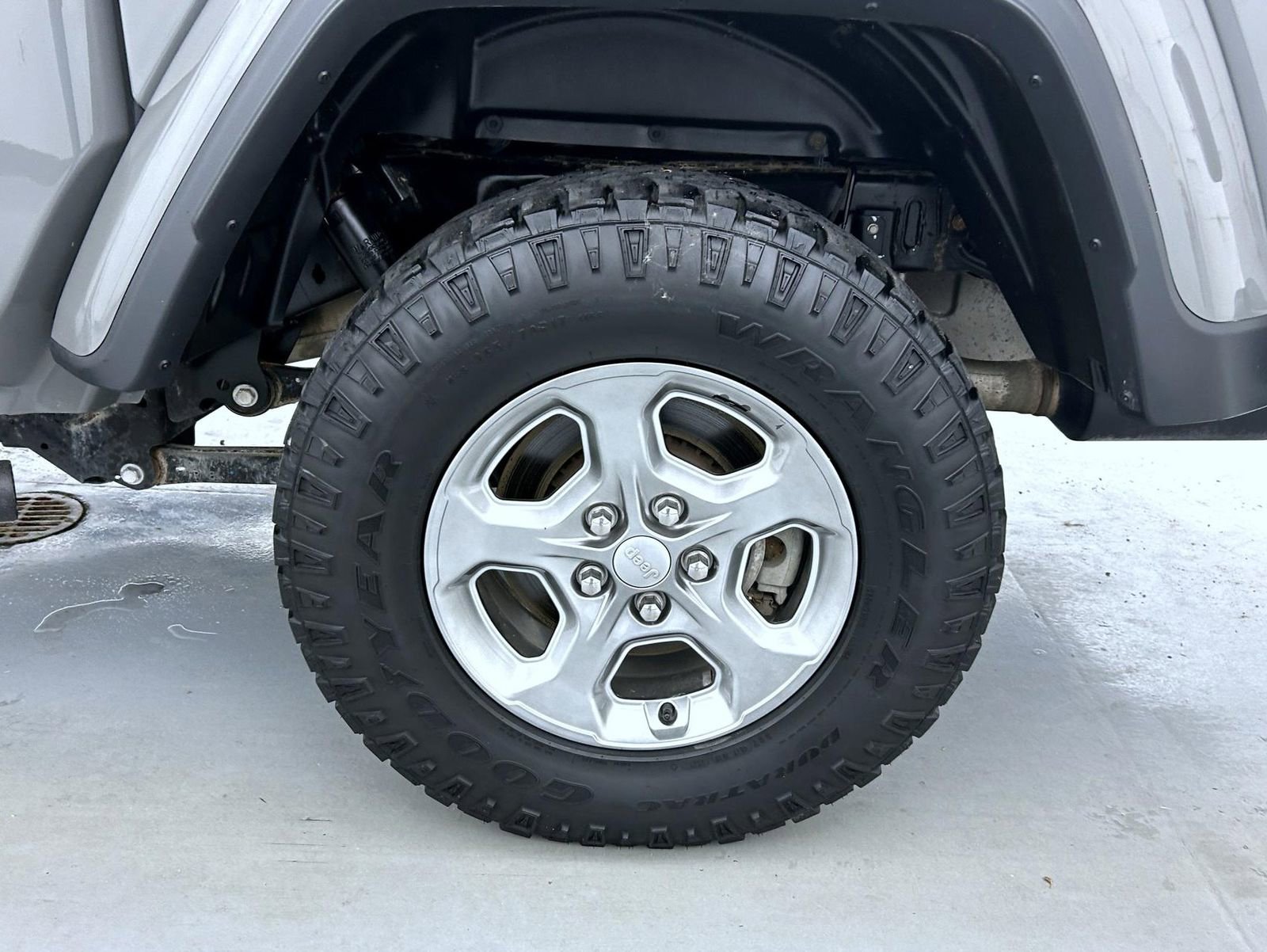 Used 2021 Jeep Gladiator Sport image 23