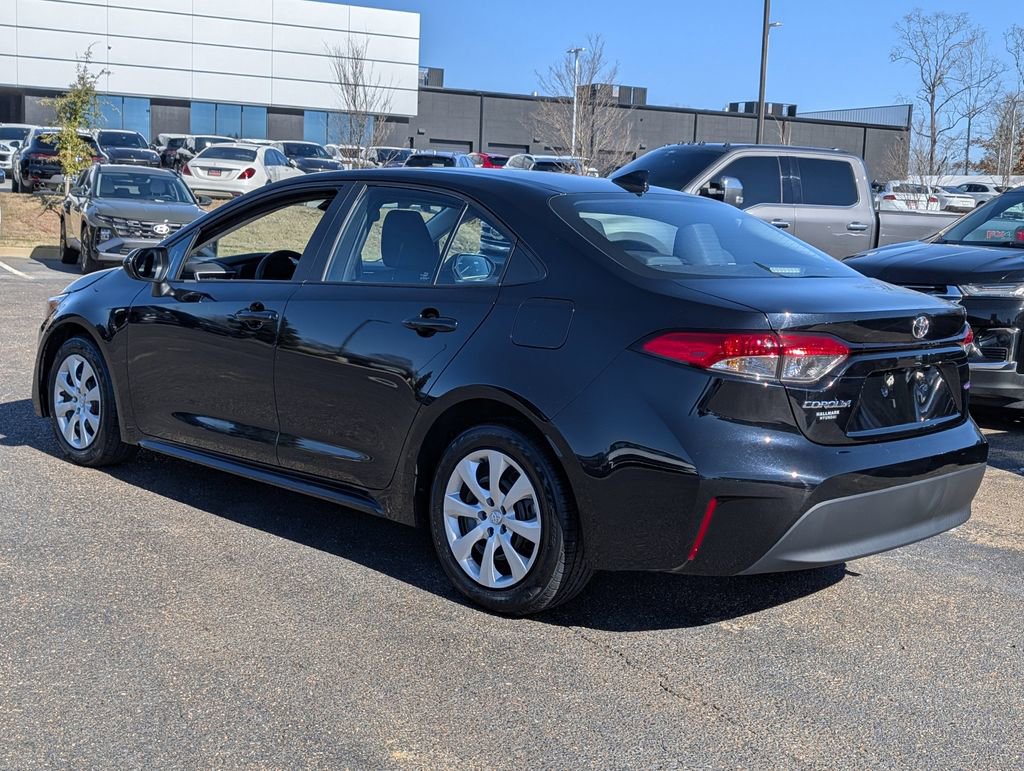 Used 2023 Toyota Corolla LE image 6