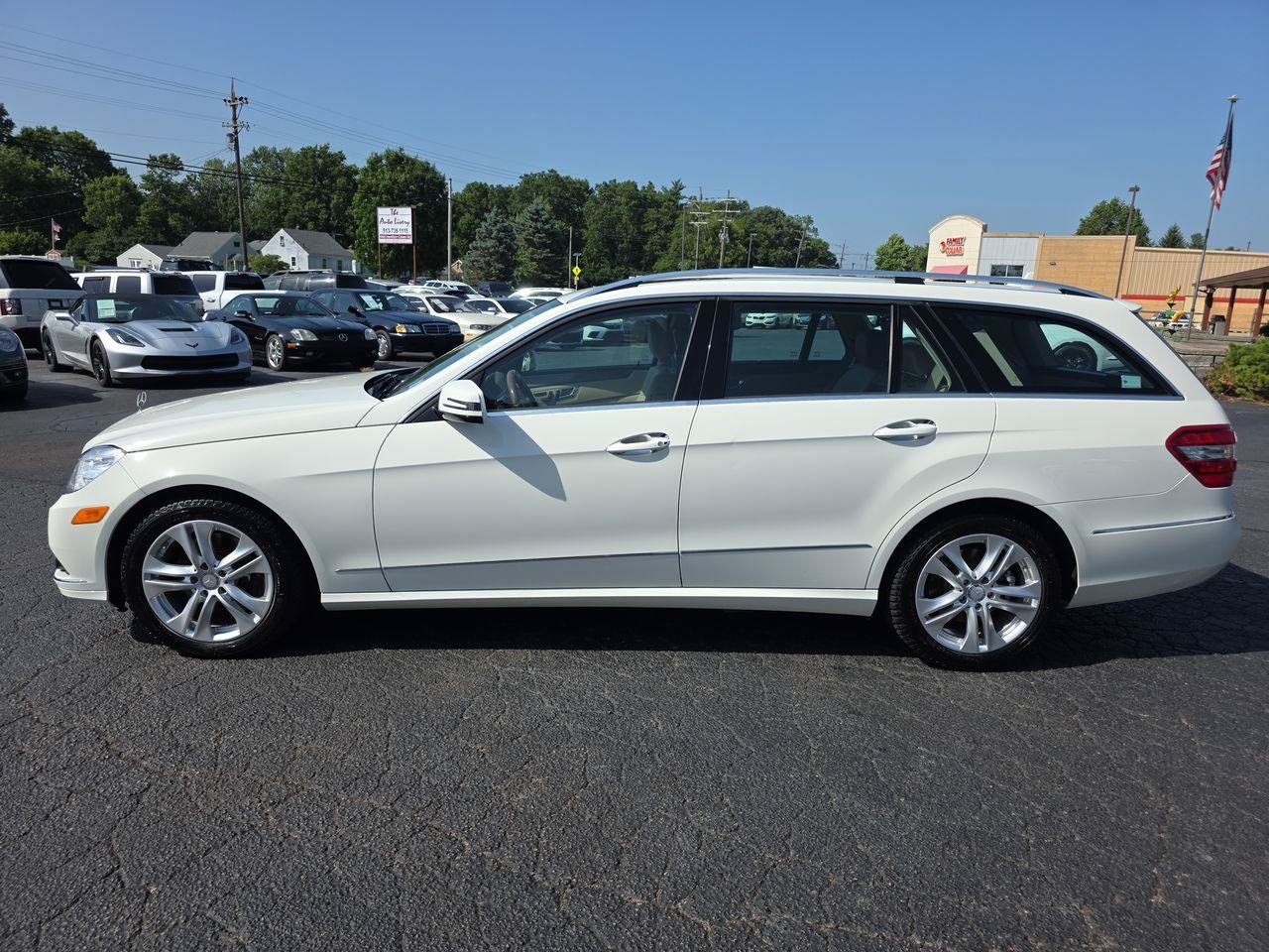 Used 2011 Mercedes-Benz E 350 4MATIC Wagon image 19