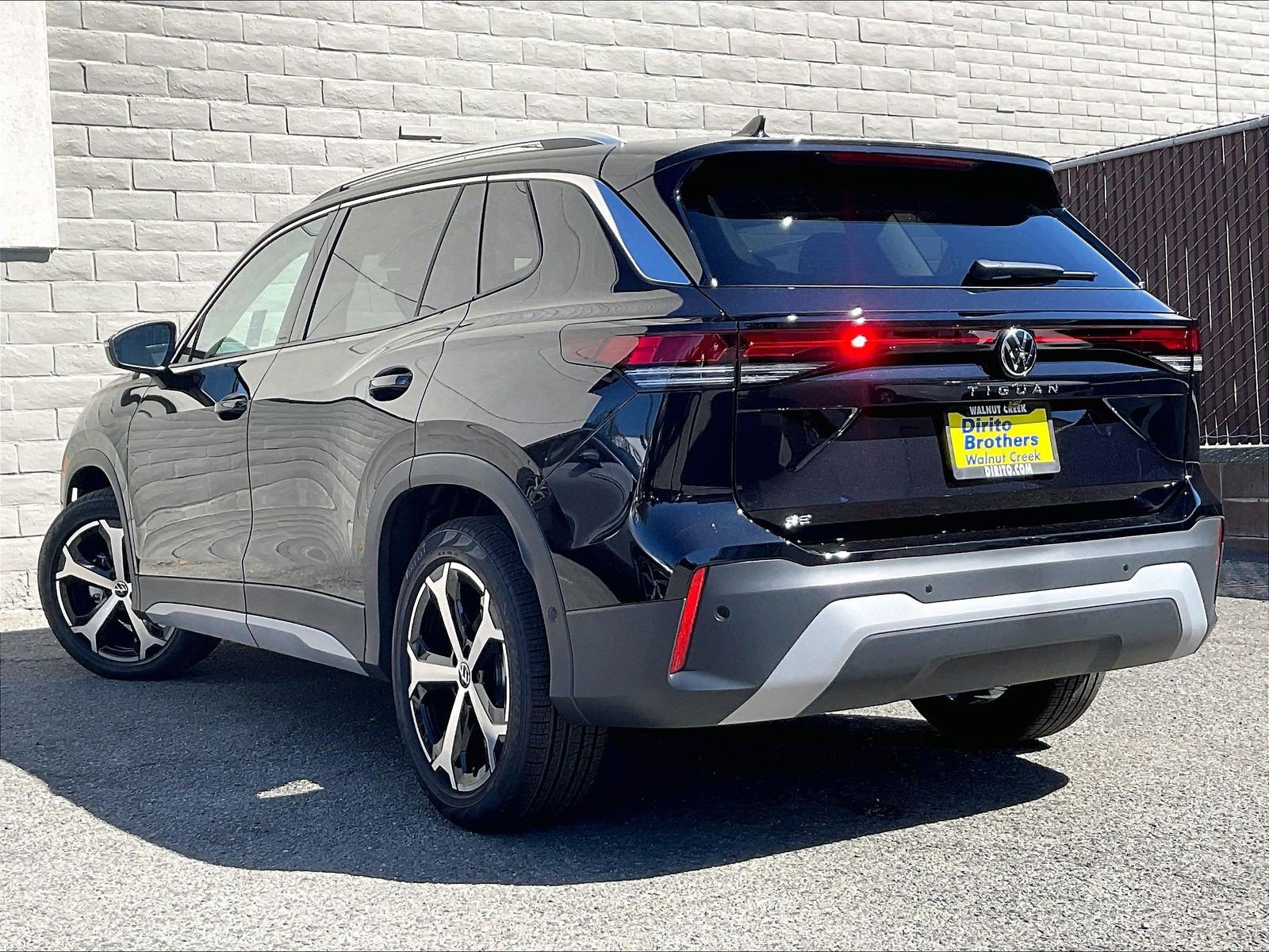 New 2026 Volkswagen Tiguan SE FWD image 2